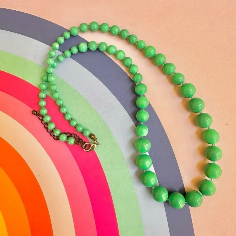 Green beaded vintage necklace